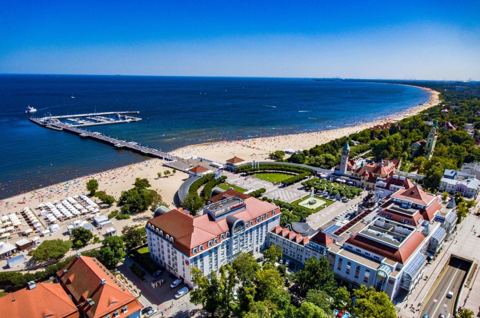 Sheraton Sopot Hotel Bagian luar foto Aerial view of the Baltic Sea at Pärnu, Estonia