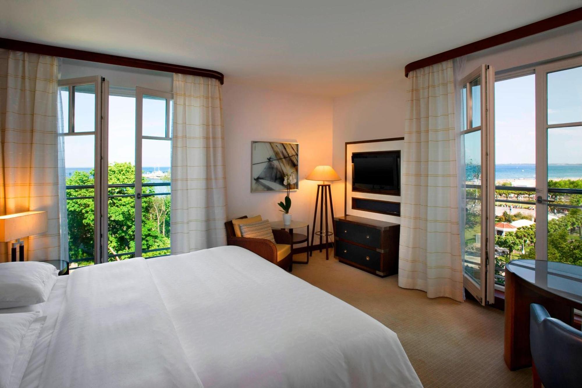 Sheraton Sopot Hotel Bagian luar foto A guest room at the Westin La Jolla