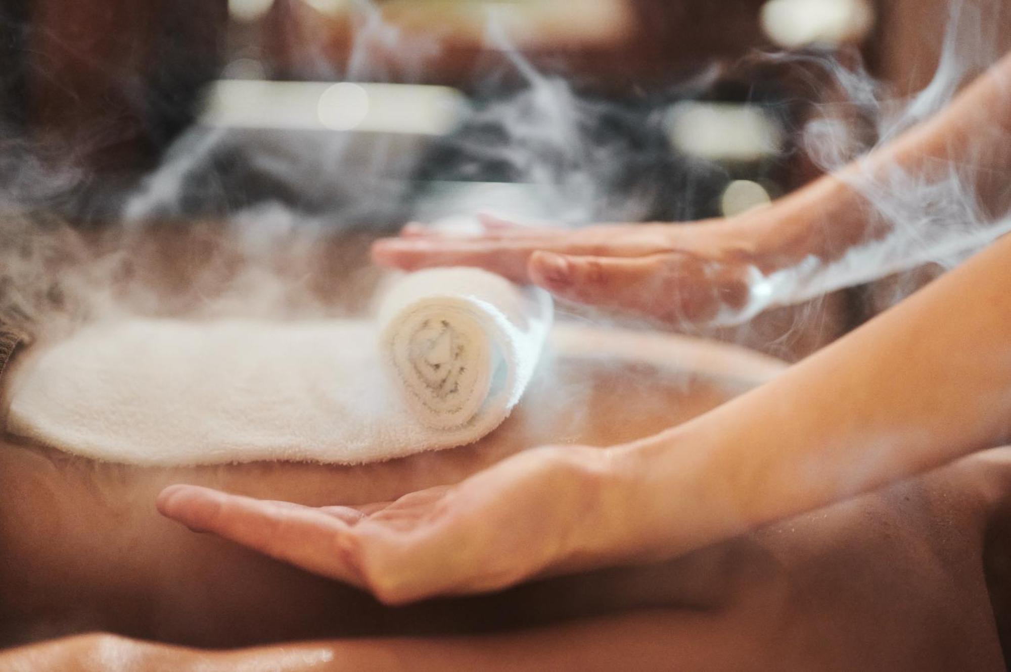 Sheraton Sopot Hotel Bagian luar foto A hot stone massage